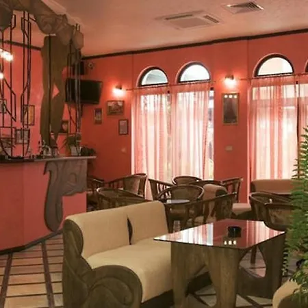 Single In Babylon Apartament